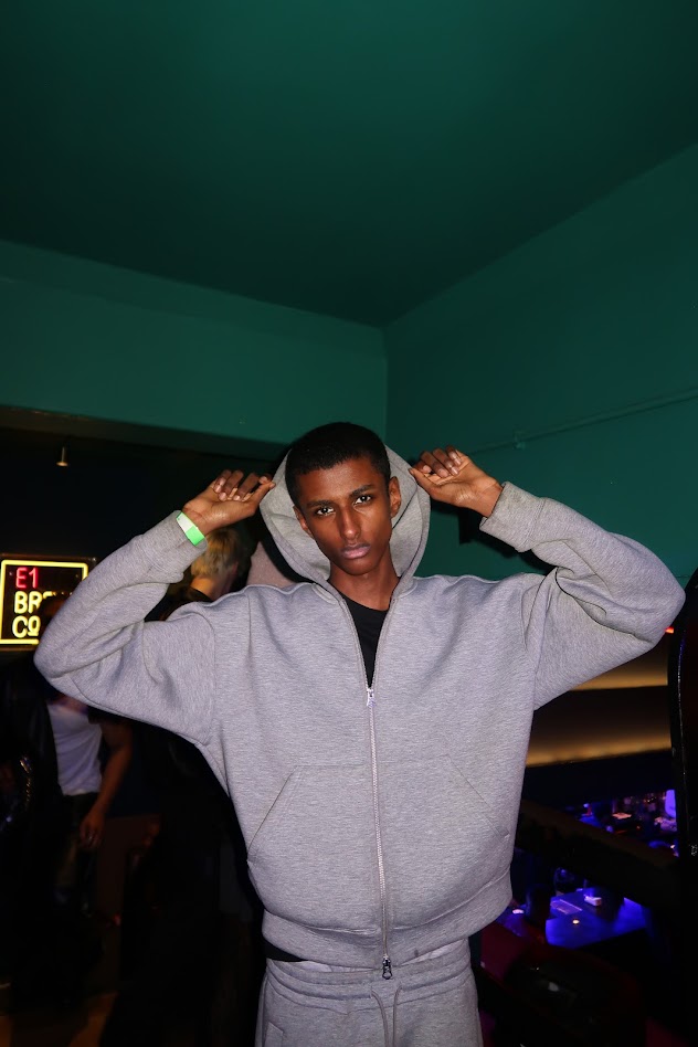 Event portrait in a grey tracksuit